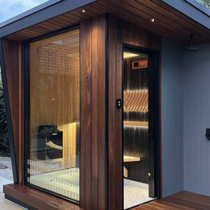 outside-sauna Backyard timber sauna